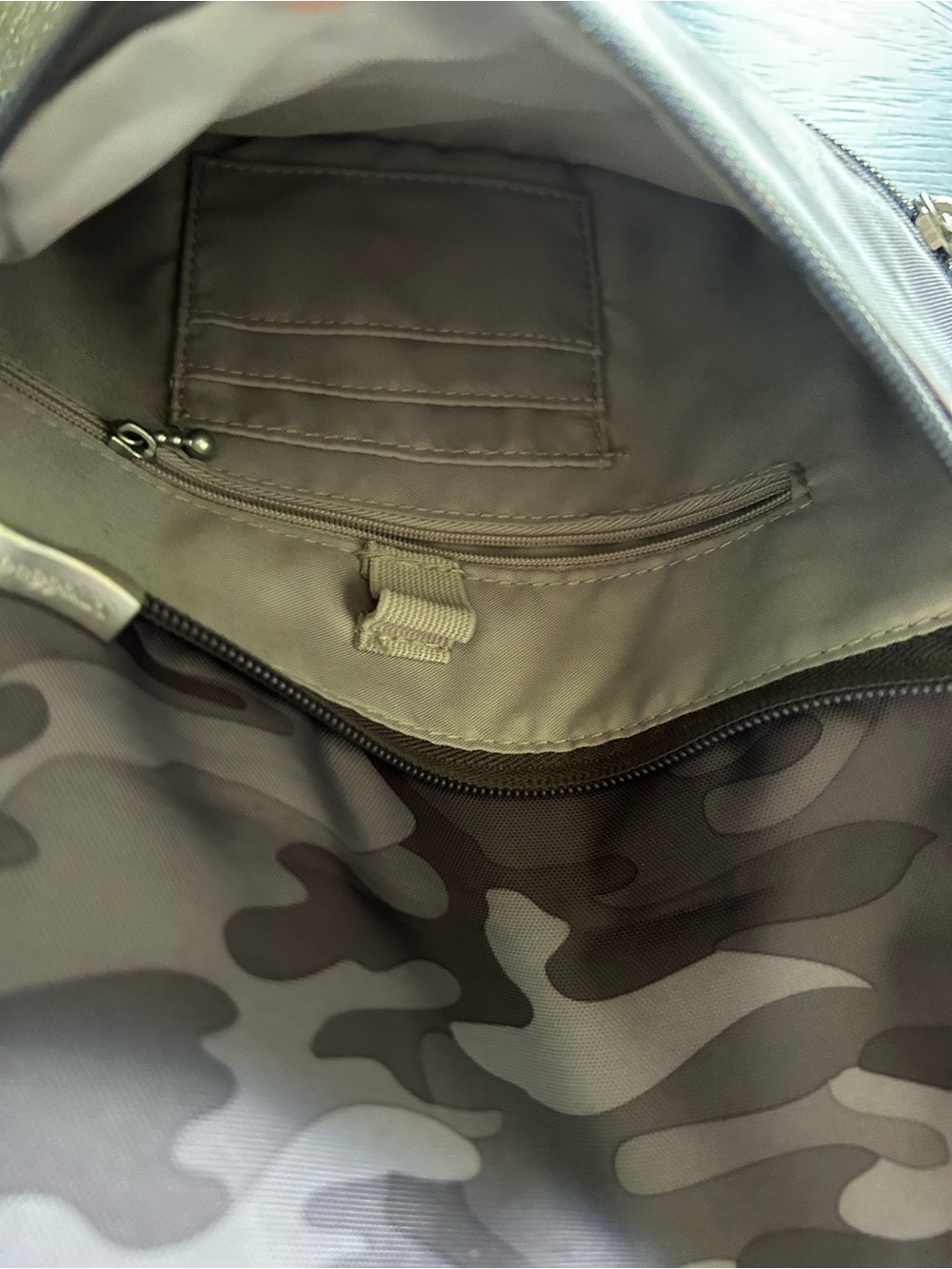 Baggallini Purple Camo Crossbody Messenger Bag NWOT 9.5x7.5 - Picture 11 of 13